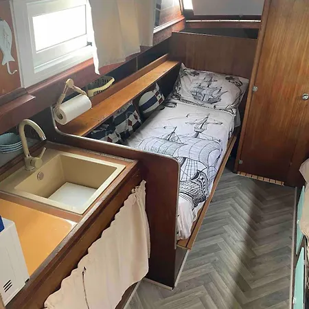 Original Friendly Boat Botel Sant Pau d'Ordal