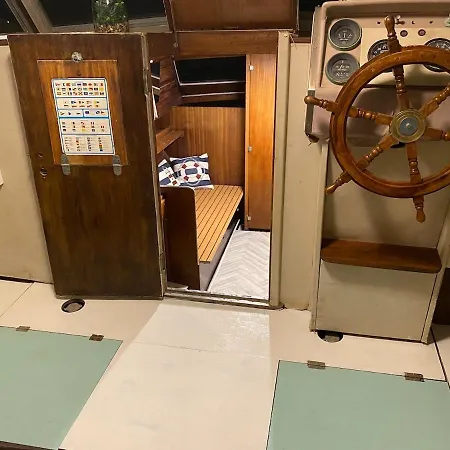 Original Friendly Boat بوتيل
