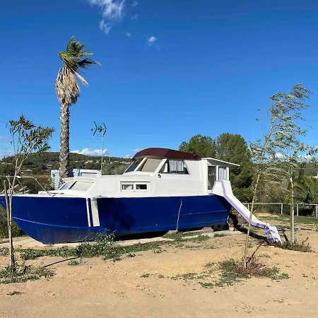 Original Friendly Boat Botel
