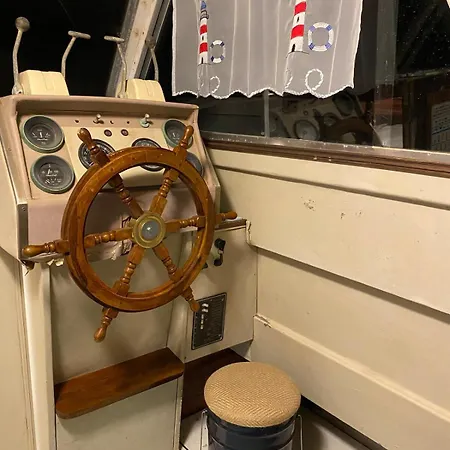 Hotel na wodzie Original Friendly Boat Sant Pau d'Ordal