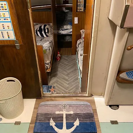 Original Friendly Boat بوتيل